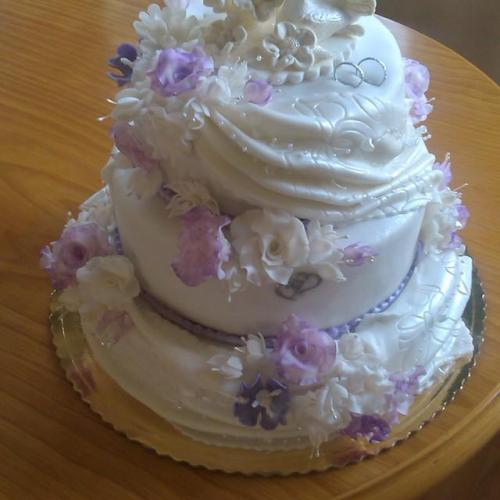 Svadobná torta zo závojom
