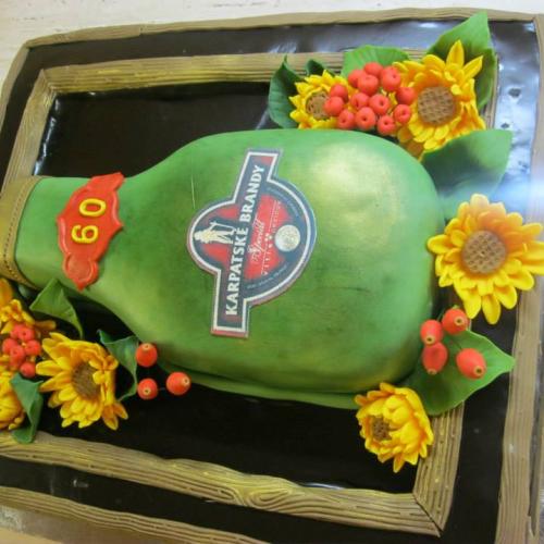 Kombinovaná torta -čokoládová krabica+poťahovaná fľaša+ozdoby poťahovka :D iný pohľad