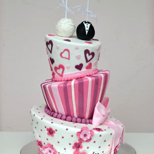 3 poschodova kriva s cake pops 