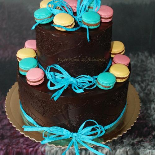 čokoládová torta trochu inak...s macarons