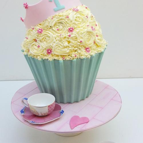 Veľky cupcake pre malú princeznú