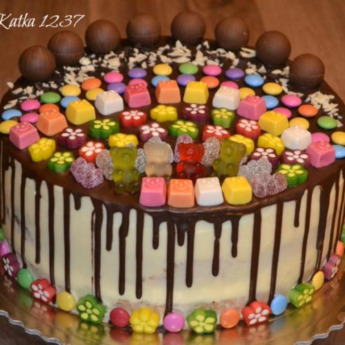 detská torta s cukríkami