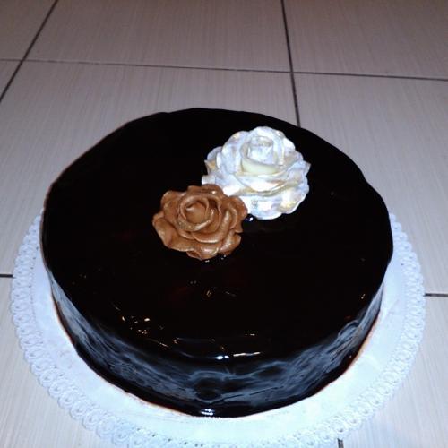 Čoko mirror torta s čoko kvetinami 