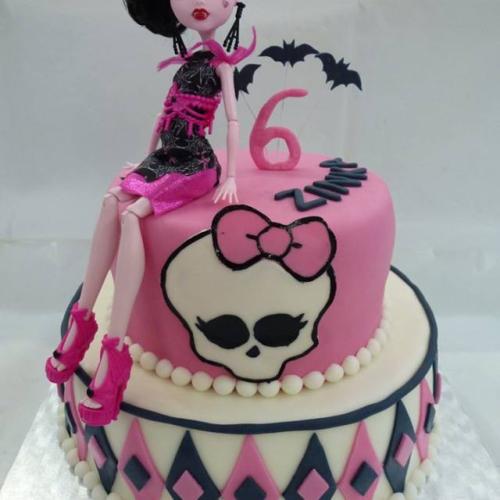monster high s bábikou