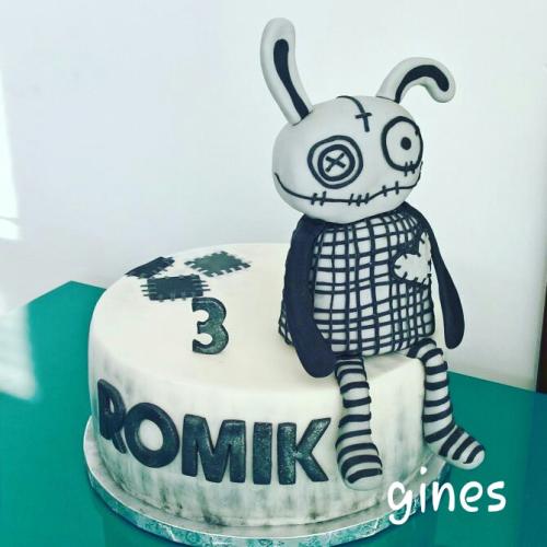Small rags cake 