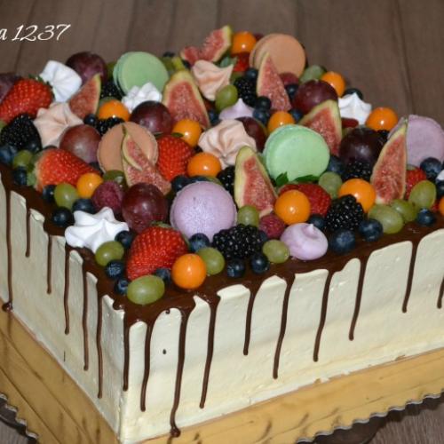 opäť torta plná ovocia a farieb