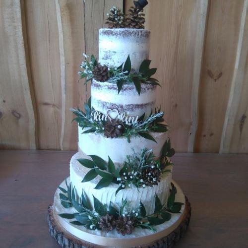 Rustikálna svadobná torta