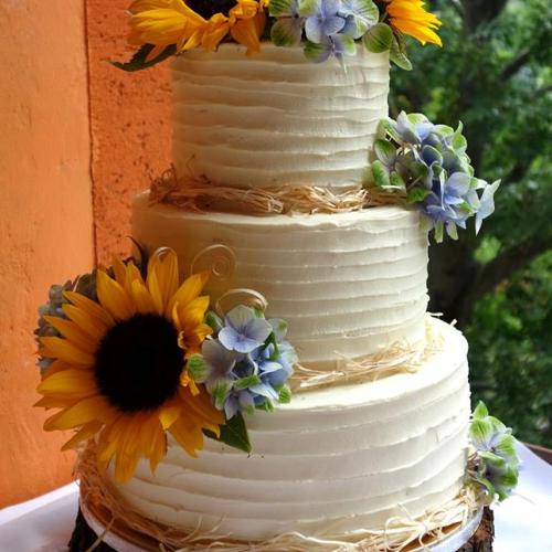 Svadobná torta so slnečnicami
