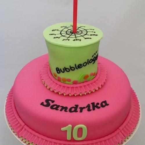 Torta s Bubbleology pohárom