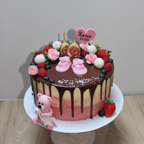 Krstinová drip torta