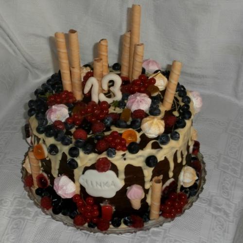 narodeninová drip cake pre vnučku Ninku