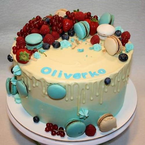 Krstinová drip torta 