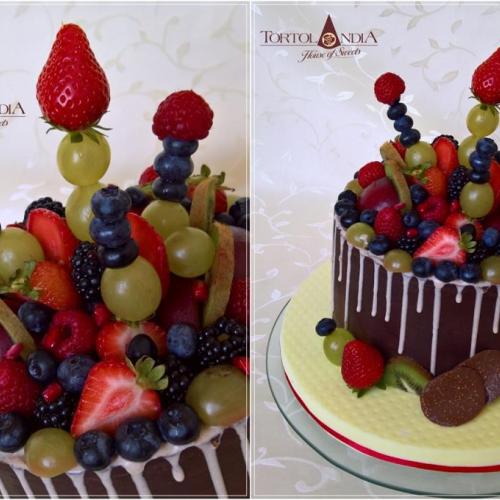 Drip cake s čerstvým ovocím