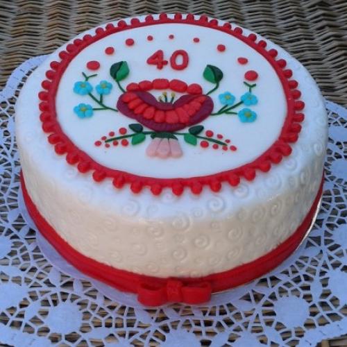 Torta s motívom kalocsai