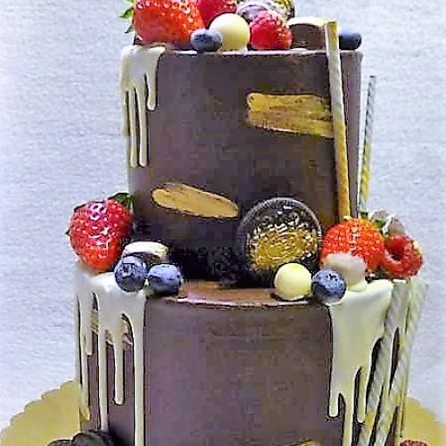 Poschodová drip torta