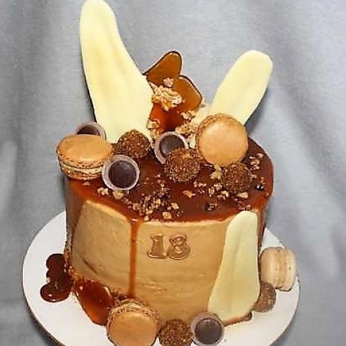Karamelová drip torta