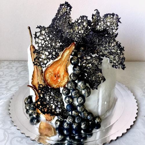 Čokoládová torta s ovocím