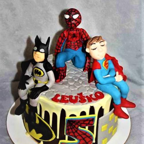 Drip torta so superhrdinami