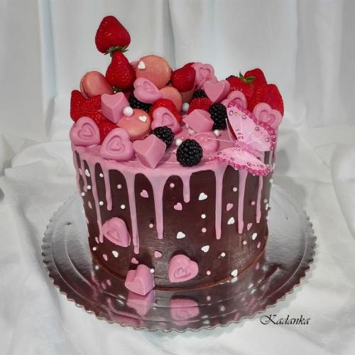 Drip torta čokoládovo ružová srdiečková....