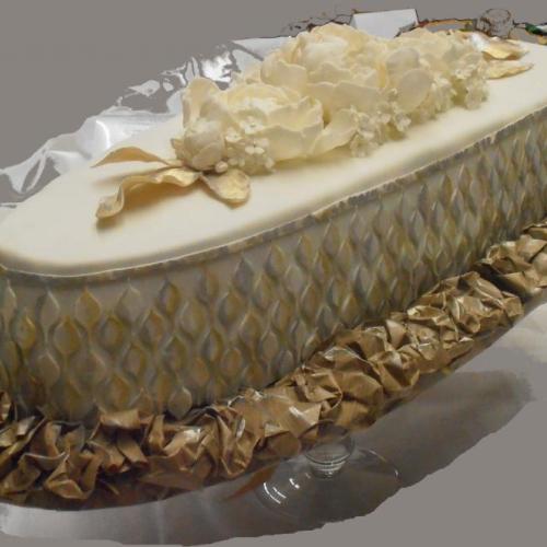 Oválna svadobná torta