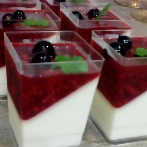 Mascarpone krémom s malinovou omáčkou