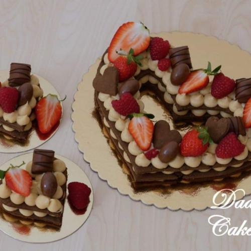 Srdcová "číslicová" tortička s mini tortičkami