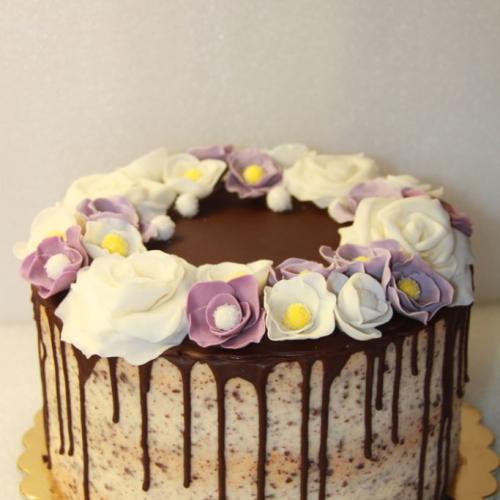 Drip cake s květy