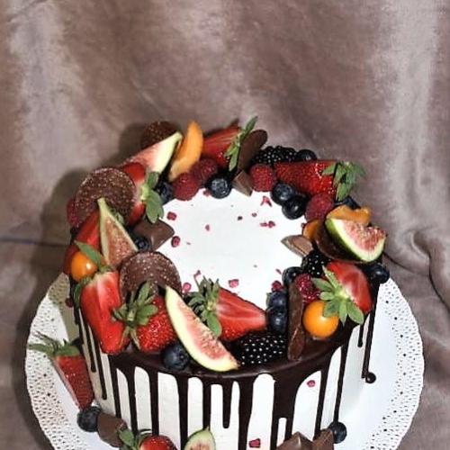 Drip torta s ovocím