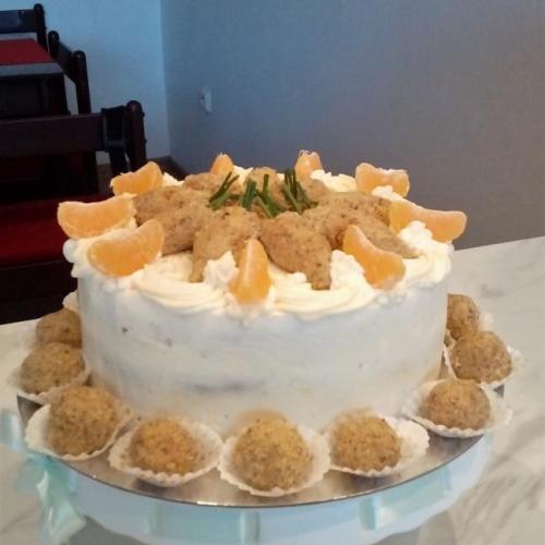 Narodeninová torta mrkvová s mascarpone krémom