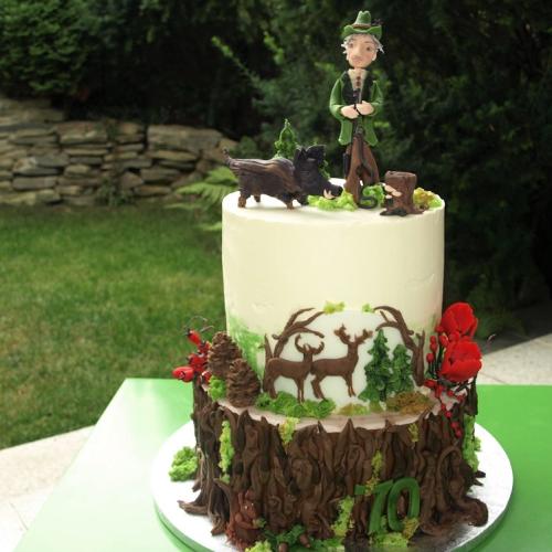 Narodeninová poschodová torta pre vášnivého poľovníka