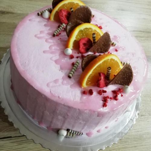 Punčová drip torta 