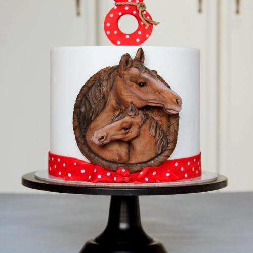 Torta s koníkmi