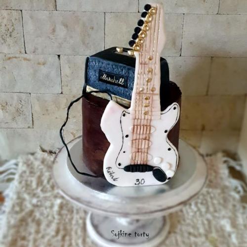 Gitara značky Róbert:)