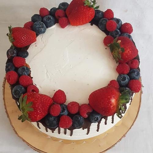 Ovocná drip torta.