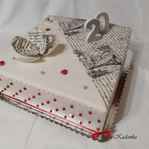 Tortička ku krásnym narodeninám pre budúcu novinárku Text Cake v štýle vintáge