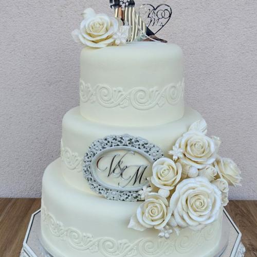 Svadobná torta s modelovanými ružami, mayra, torta