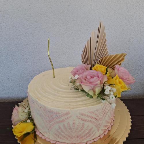 Jemná krémová so živými kvetmi, Bejč, torta