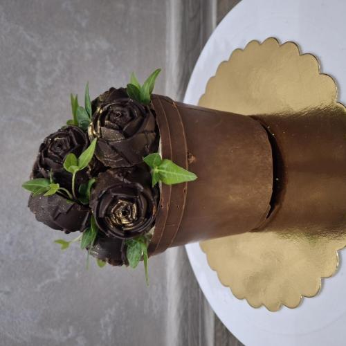 Čoko kvetináč s čoko ružičkami , Bejč, torta