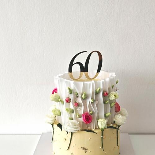 Torta zdobená vaflovým papierom a živými kvetmi , Mihová Beáta, torta