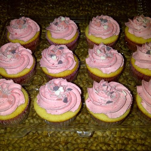 vanilkove cupcakes s jahodovym kremom