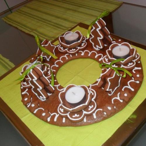 Môj prvý pokus o medovníkový adventný veniec