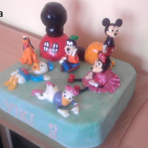 na želanie-Mickey Mouse club(zabudla som na uši na domčeku :) )