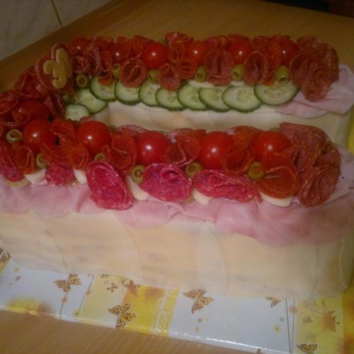 Slaná torta podkova z boku.