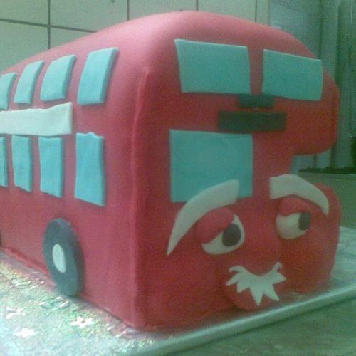 červeny autobus