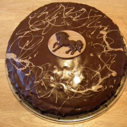 Čoko-višňová torta s koníkom