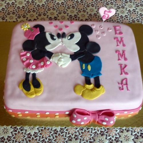 Mickey and Minnie kiss :-)