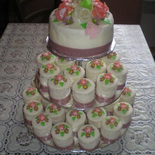 torta + minitortičky