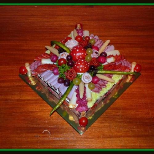 Slana torta s muchotravkami