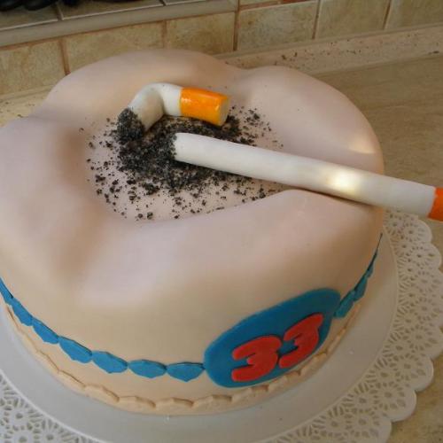 Popolník s cigaretkou