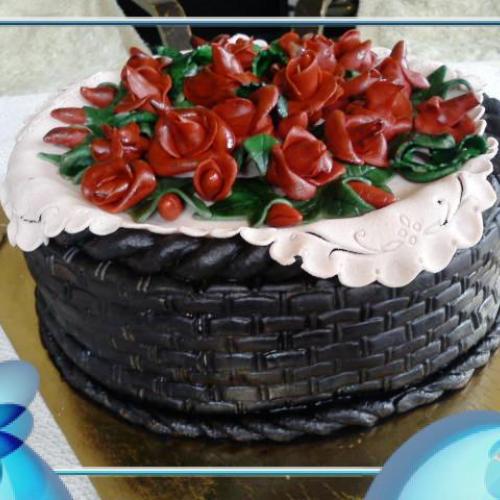 torta k 30 košík s ružami 